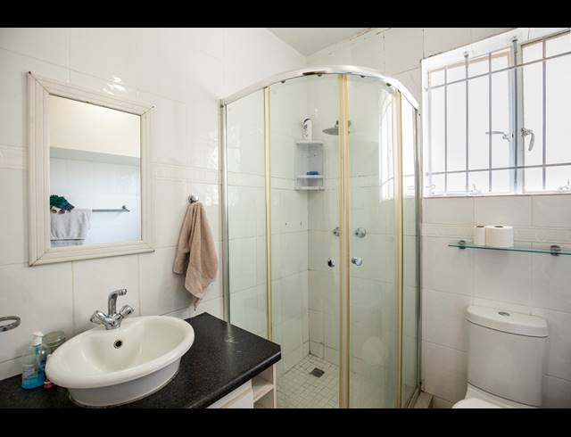 2.5 BEDROOM APARTMENT FOR SALE IN GLENWOOD